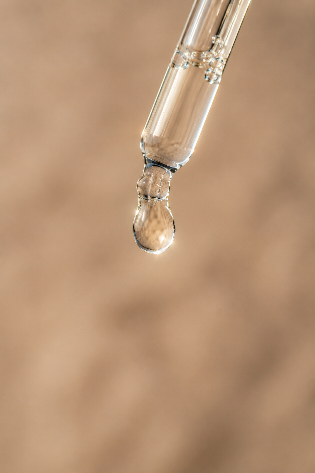 Macro crystal photography of niacinamide